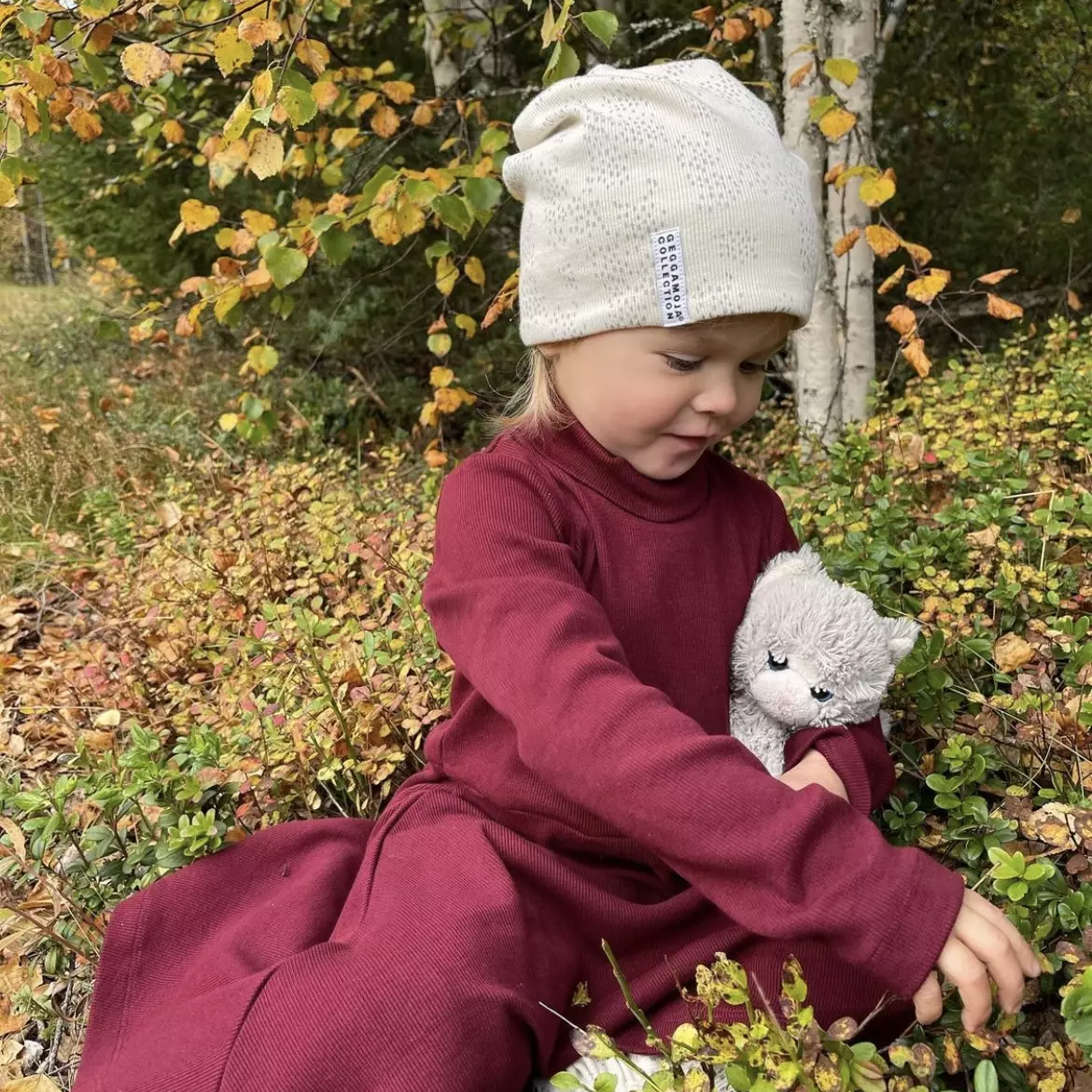 Mössa i bomullsribb Grå prick