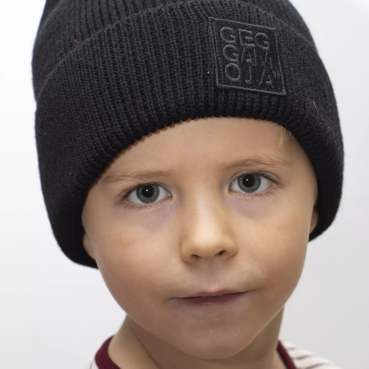 Knitted beanie patched Black