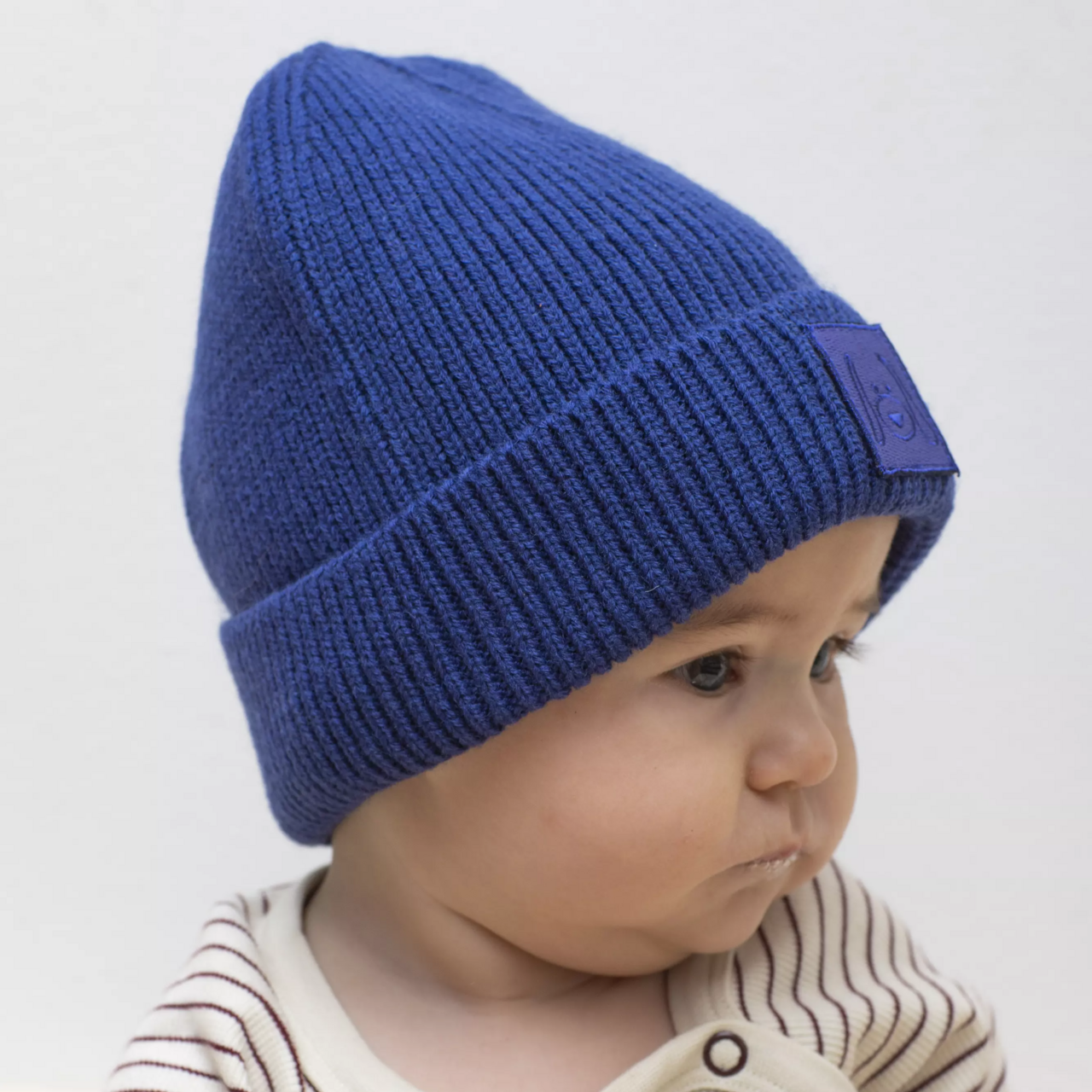 Knitted beanie patched Blue