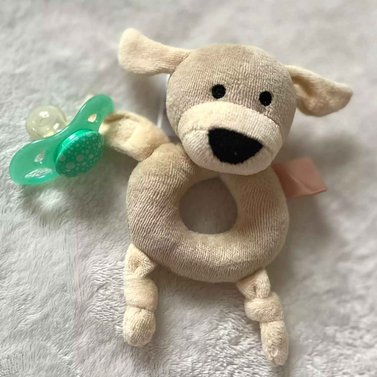 Rattle ring beež Doddi